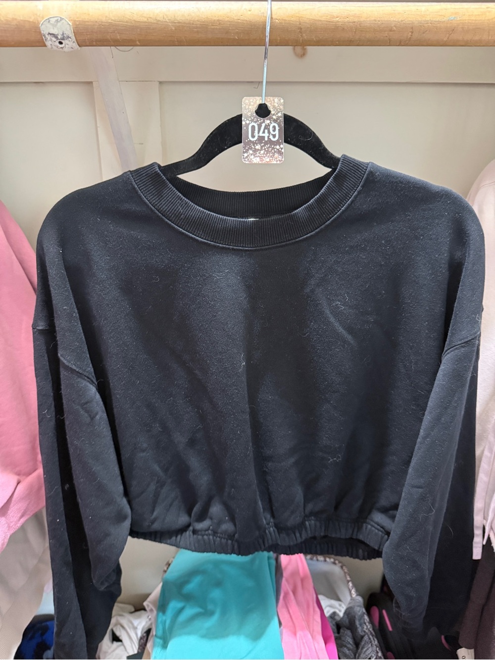 049 ALO Yoga Black Cropped Crew Sweatshirt